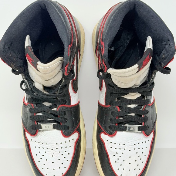 Size 9.5 - Jordan 1 Retro High Bloodline 2019 / 555088-062 - Picture 11 of 16